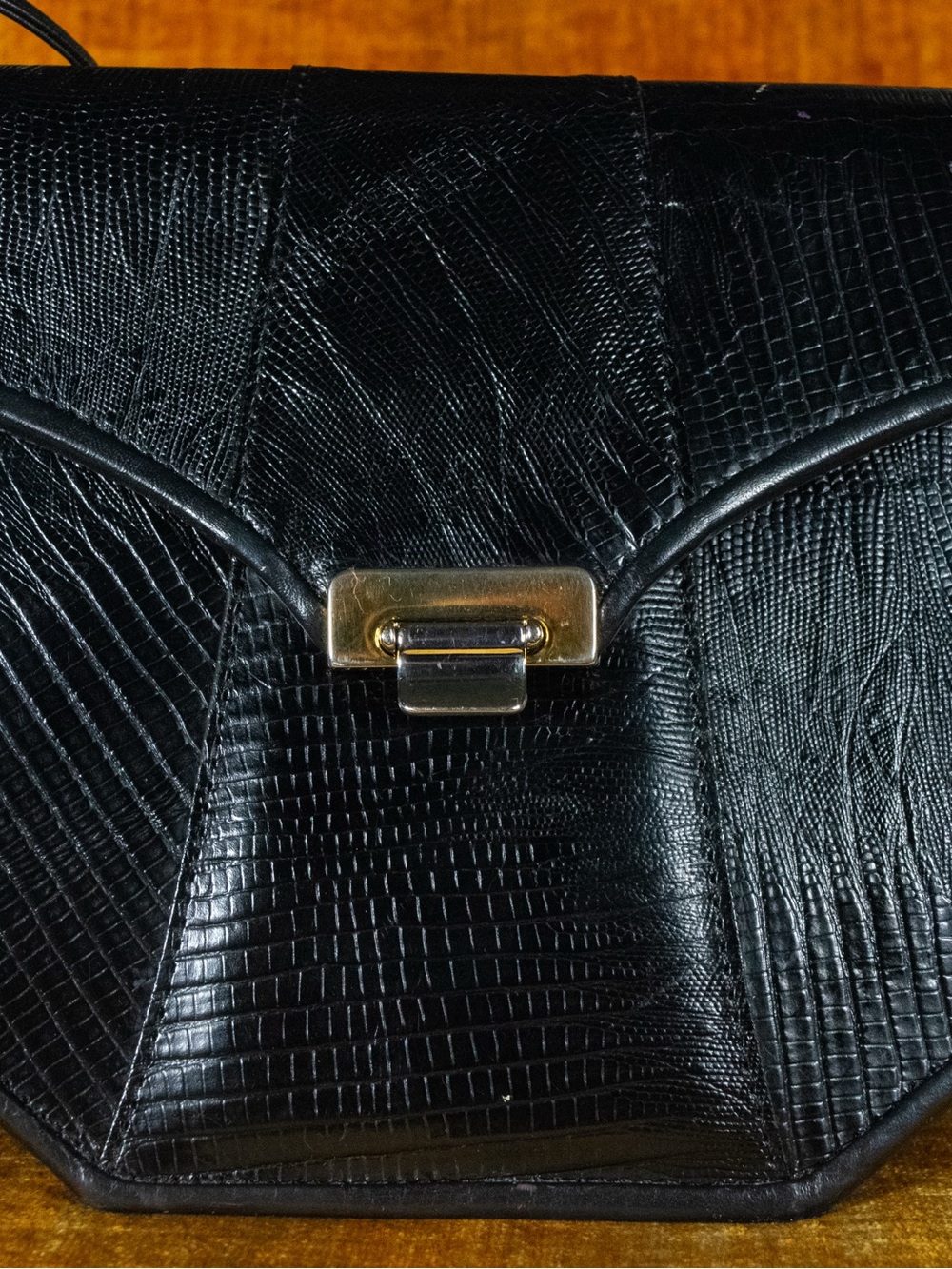 COLLECTABLE VINTAGE Greg Roche Geometric Lizard-Embossed Crossbody Bag